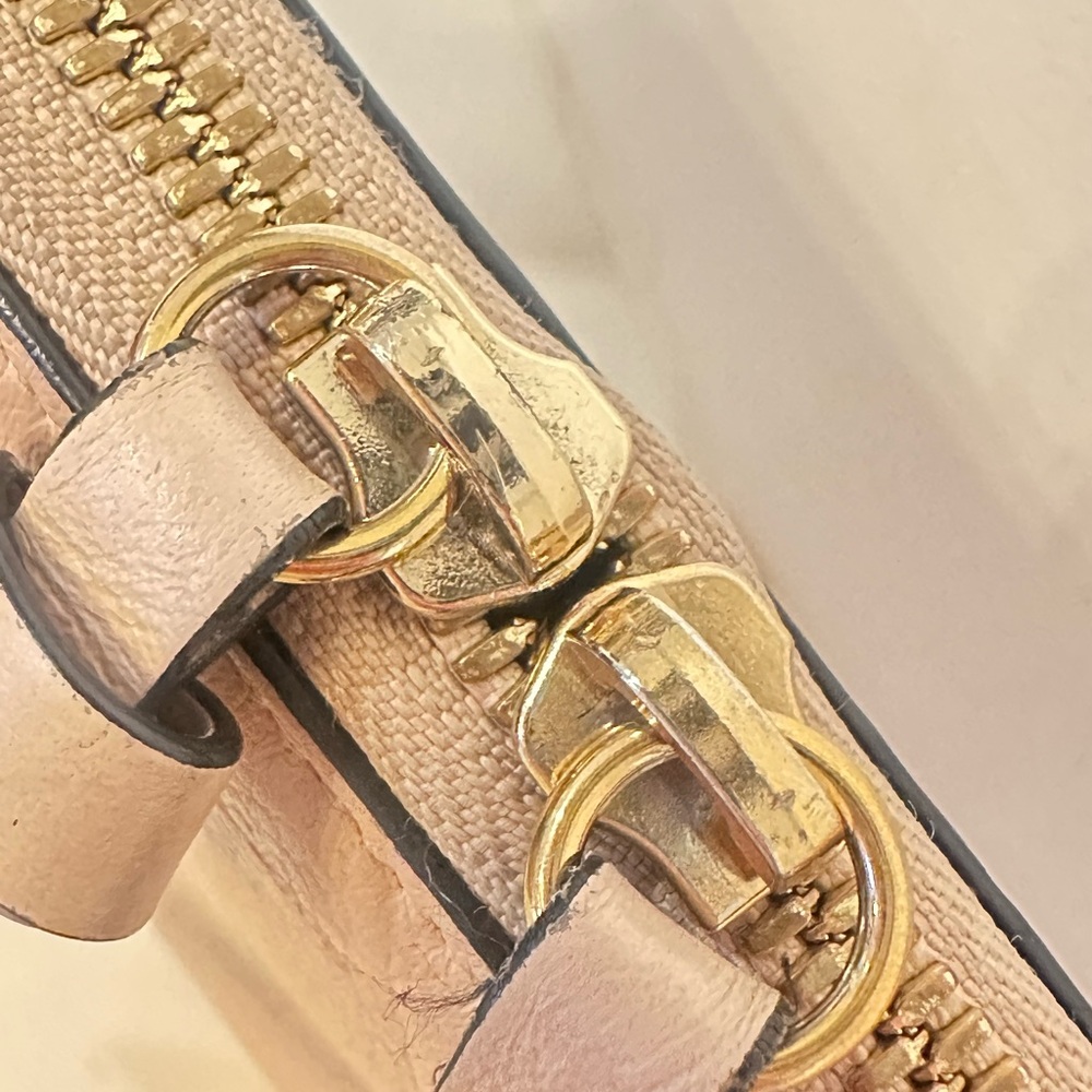 Chloe Leather Zippy Wallet - Picture 4 of 9